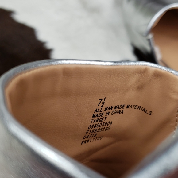 A. New. Day Mules, Metallic Silver Size7.5 - Picture 8 of 8